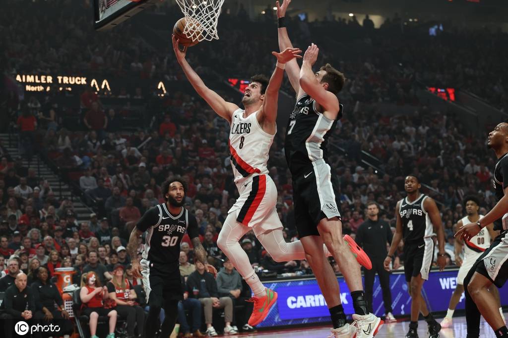 哈珀27+10阿夫迪亚19+9 马刺逆转开拓者总分2-1领先